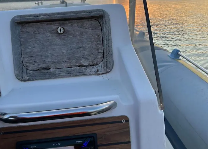 Private Large Beach, 3 Bedrooms, Kitchen, Living Room, 2 Bathrooms, Terrace *